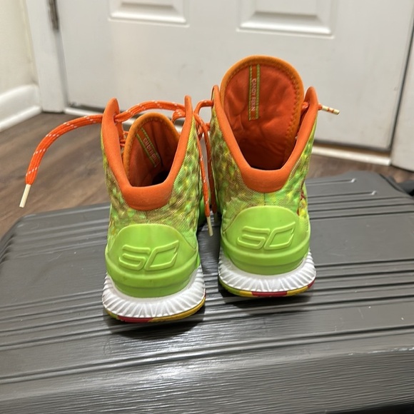 Under Armor Curry 1 Candy Reign Basketball Shoes size 6.5Y - Picture 3 of 5